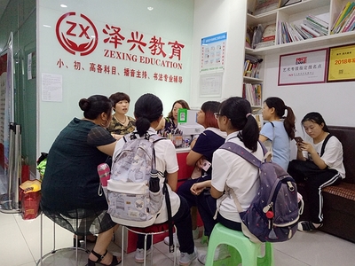 涪陵泽兴高品质教育机构2019暑期班报名火爆，教育咨询需求激增